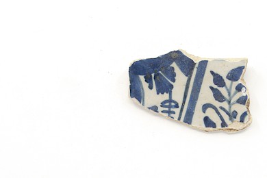 Blue-white earthenware (faience), 