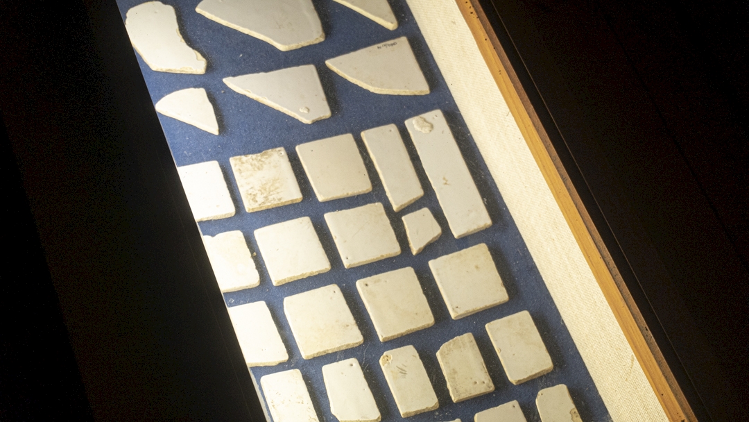 White tiles' assemblage, 